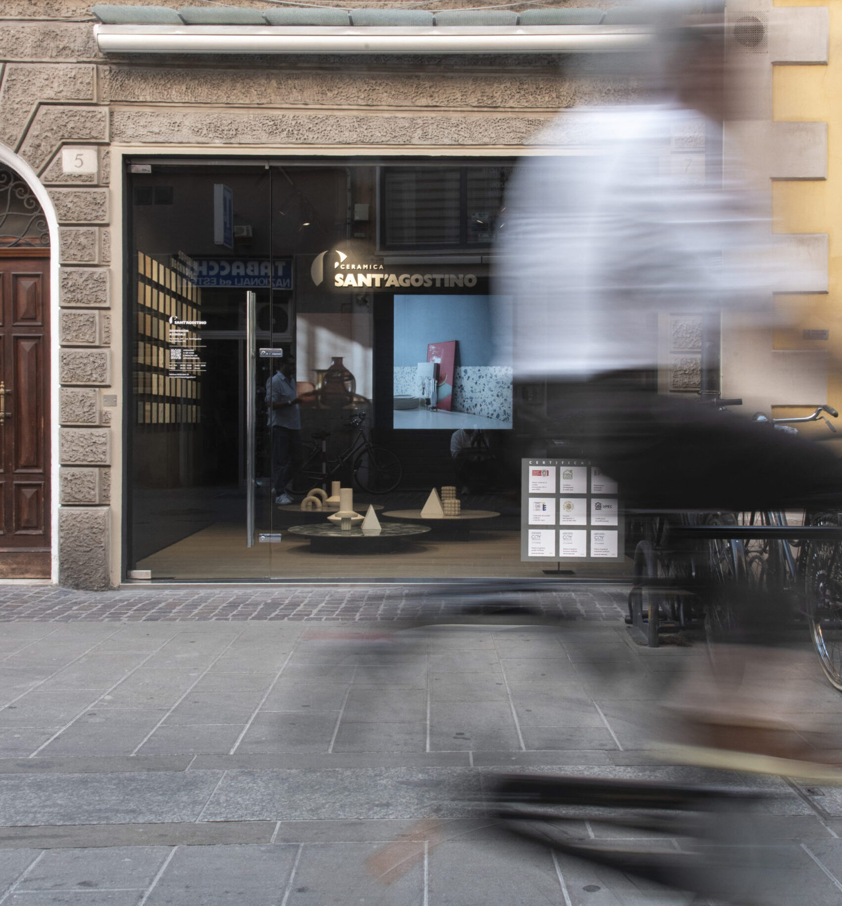 L'esterno dello showrrom di Ceramica Sant'Agostino, sito a Ferrara
