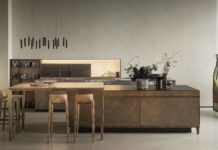Stile high-tech tra riflessi e trasparenze