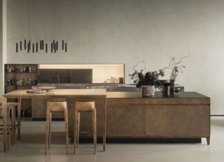 Stile high-tech tra riflessi e trasparenze
