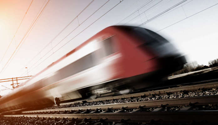 Fast train with motion blur Efficientamento ecosostenibile dei raccordi ferroviari