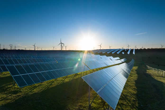 solar power station and wind power station at sunrise Fonti rinnovabili: modificato il decreto legislativo n. 199/2021