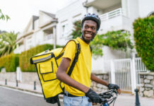 Nuove tutele per i rider: in vigore il decreto contro il caporalato digitale Nuove tutelen per i rider