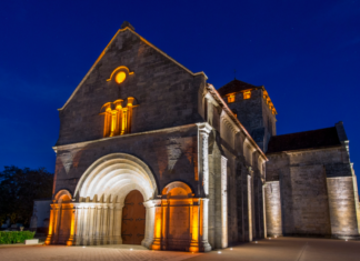 Platek per chiesa e casa comunale di Montagne-Saint-Émilion
