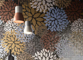 Un floreale Botanic Garden con Mosaico+ Una tavolozza di colori pastellati o accesi, ma mai troppo sgargianti, per poetiche decorazioni floreali che sfruttano la carica del colore della collezione Vetrina.