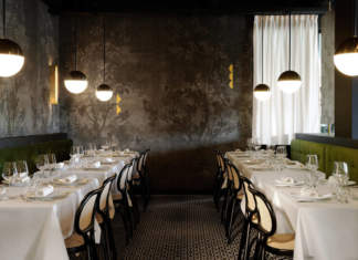 Gebrüder Thonet Vienna per il ristorante La Forêt Noire a Chaponost (Francia)