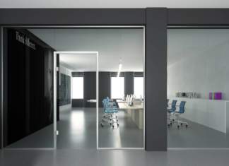 Biloba EVO: la cerniera Colcom con chiudiporta integrato