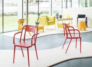 Ineke Hans firma la Kunsthalle Wien Chair di Gebrüder Thonet Vienna Gebrüder Thonet