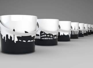 Bucket, i secchielli di Scarabeo girano il mondo