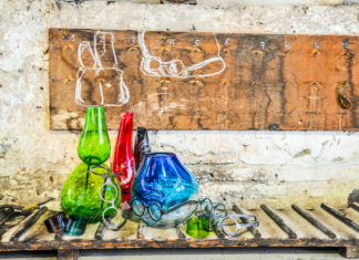 Ron Arad disegna una nuova collezione di vasi per Venini