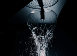 Kosmo di antoniolupi da “forma” all’acqua