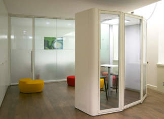 Privacy in open space: Bubble Meet by Faram 1957 ©Giuseppe Albera