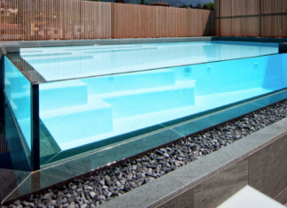 Il bordo sfioro Crystal di Piscine Castiglione