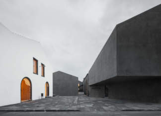 Public Without Rhetoric