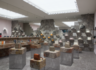 Il legno ALPI Sottsass arreda la nuova boutique Valextra di Miami
