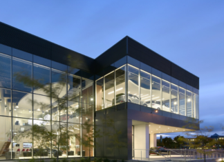 Linea Light Group per Decarie Motors a Montréal