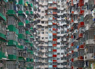 Addio a Michael Wolf. Fotografo della densità