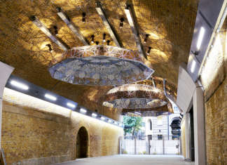 L&L Luce&Light illumina l’opera londinese di Mark Titchner ©Ron Bambridge - Progetto illuminotecnico curato dallo studio di lighting design WSP