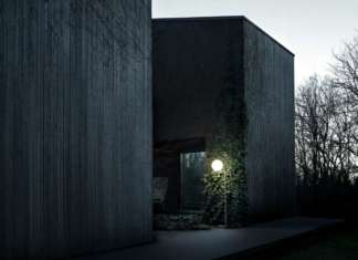 Lampade by Michael Anastassiades per Flos in versione outdoor ©Tommaso Sartori