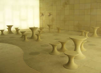 Grassi Pietre lancia tavolini/sedute ispirati agli scacchi