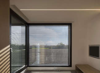 Tecnologie di automazione per il bagno by Schüco