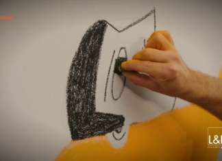 Una performance artistica con Intono