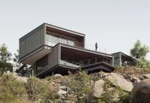 A house on the lake designed by CollectiveProject