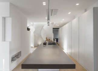 Buzzi & Buzzi con Superfuturedesign* per una villa del XVII in Austria