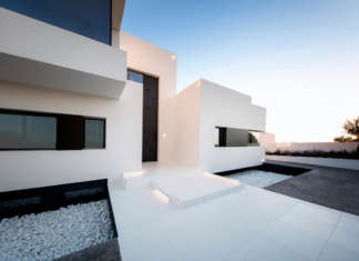 Neolith per una residenza minimalista a Cadice (Spagna)