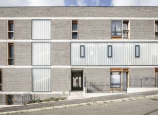 LES HALLATES. Cemento, legno e mattoni dialogano con il paesaggio nel nord della Francia