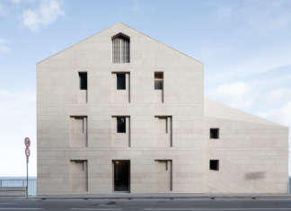 Il Faro. Recupero di un edificio di inizio Novecento sul mare