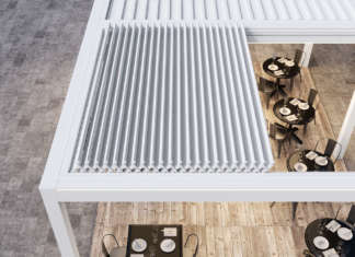 Pergola bioclimatica Kedry Skylife: il tetto è impacchettabile