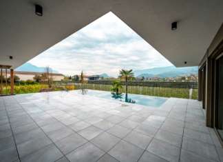 Una villa in legno tra i meleti sudtirolesi