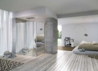 La cabina doccia ha il vetro effetto specchio