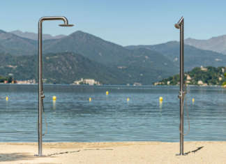 Colonne freestanding, la doccia nella natura