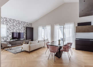 Soffitti a capanna e wallpaper a Torino