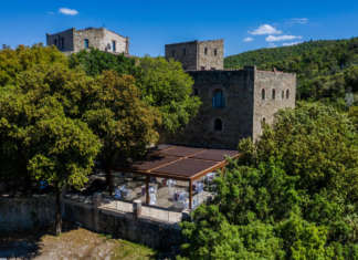 Con la pergola bioclimatica si amplia il Castello