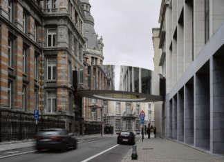 Tondo: un collegamento pedonale incastrato tra due edifici a firma OFFICE