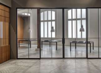 Ritorno alle origini e al legno per la porta Skye