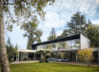 La villa firmata SKP Architecture si adatta alle condizioni climatiche