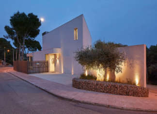 Una villa triangolare in Costa Brava