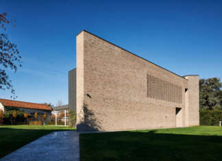 Il laterizio incontra le superfici cementizie