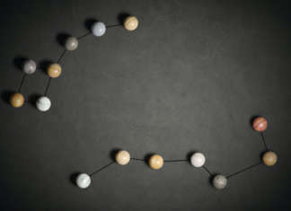 Gravity Zodiac. Le sfere in pietra naturale di Salvatori