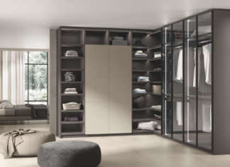 Walk-in Fluida: un sistema d’arredo versatile e modulare