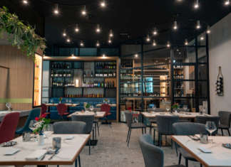 Bottega Planca a Napoli, tra pietra e arredi sinuosi bottega planca riflessi