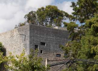 La ristrutturazione di Yunnan Dazhixianxian accanto al lago Fuxian
