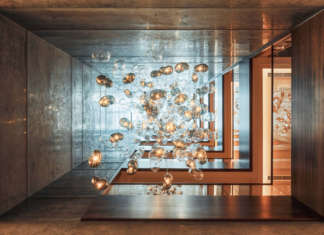 Cascate di luce a Porto Montenegro