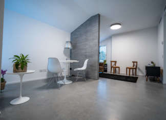 Rivestimento cementizio che connette gli spazi