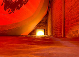 CHUTZPAH. Una tenda che non è una tenda, animali che non sono animali