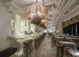 Superfici in Himacs illuminano The Paradise Now