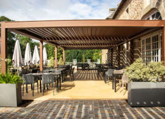 Relax sotto le pergole integrate nella tenuta bretone